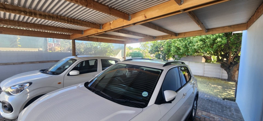 6 Bedroom Property for Sale in Fraaiuitsig Western Cape